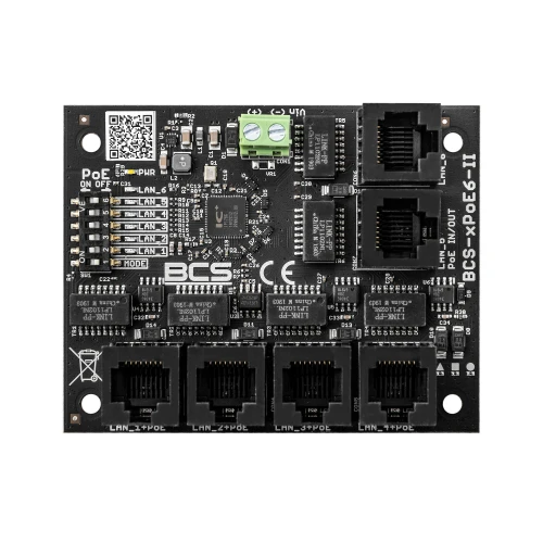 Na zdjęciu znajduje się czarny switch PoE BCS-xPoE6-II z sześcioma portami LAN, z czego cztery są oznaczone jako PoE. Na płytce widoczne są różne komponenty elektroniczne, w tym złącza, diody LED i oznaczenia techniczne.