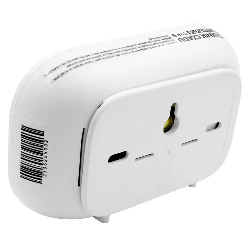 Na zdjęciu znajduje się biały czujnik czadu z wyświetlaczem LCD, widoczny z tyłu. Urządzenie ma prostokątny kształt z zaokrąglonymi krawędziami i otworami montażowymi.