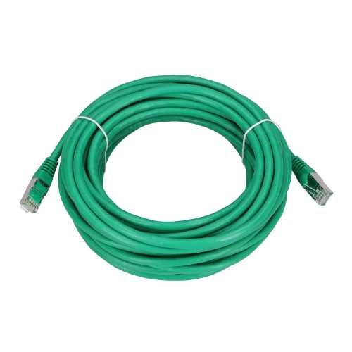 Zielony kabel Ethernet z wtyczkami RJ45 zwinięty w krąg. Kabel jest zabezpieczony białymi opaskami zaciskowymi.