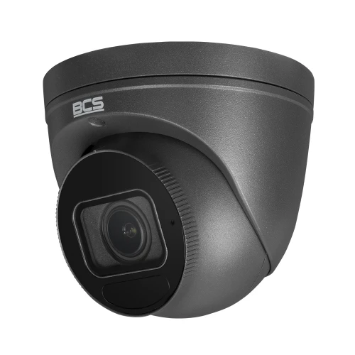 Na zdjęciu znajduje się czarna, kopułowa kamera IP marki BCS o rozdzielczości 4MPx. Kamera ma nowoczesny design i jest przeznaczona do monitoringu.