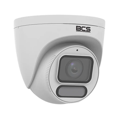 Na zdjęciu znajduje się biała, kopułowa kamera IP marki BCS z widocznym obiektywem i logo producenta. Kamera ma nowoczesny design i jest przeznaczona do monitoringu wizyjnego.