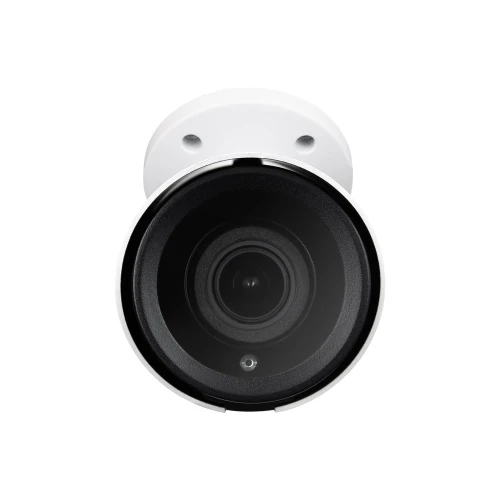 Zdjęcie przedstawia białą kamerę tubową z czarnym obiektywem, widzianą od przodu. Kamera ma prosty, nowoczesny design i jest przeznaczona do monitoringu.