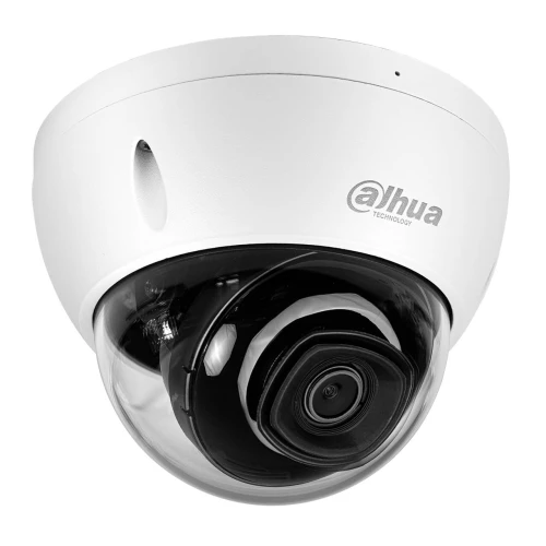 Wandaloodporna kamera IP marki Dahua w białej obudowie z przezroczystą kopułą ochronną. Kamera ma nowoczesny design i jest przeznaczona do monitoringu zewnętrznego.