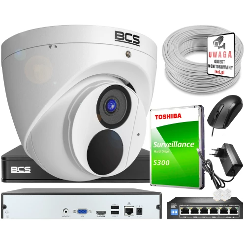 Zestaw do monitoringu obejmuje kamerę kopułkową BCS, rejestrator, dysk twardy Toshiba S300, myszkę, zasilacz, kabel oraz tabliczkę informacyjną. Produkty są przeznaczone do samodzielnego montażu systemu nadzoru wizyjnego.
