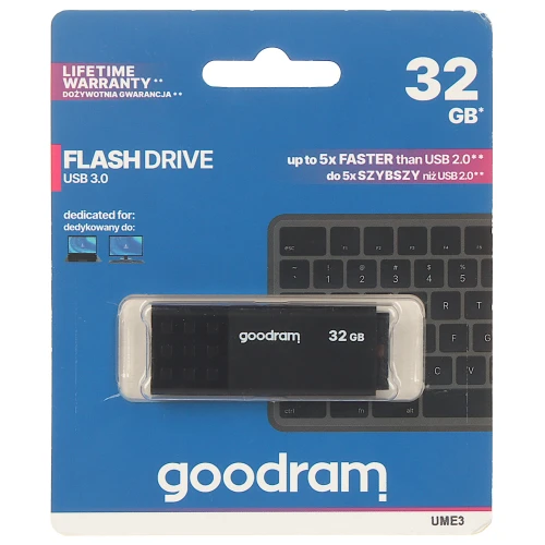 Opakowanie zawiera czarny pendrive marki Goodram o pojemności 32 GB z interfejsem USB 3.0. Na opakowaniu podkreślono dożywotnią gwarancję oraz szybkość transferu do pięciu razy większą niż USB 2.0.