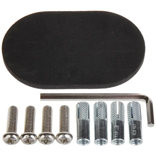 Na zdjęciu znajduje się zestaw montażowy składający się z czarnej, owalnej podkładki, sześciu metalowych śrub, trzech metalowych tulejek oraz klucza imbusowego. Elementy są ułożone na białym tle.