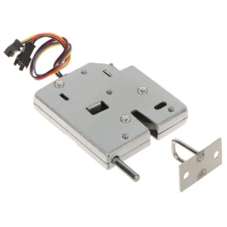 Na zdjęciu znajduje się zaczep elektromagnetyczny szafkowy w kolorze srebrnym z widocznymi przewodami w kolorach czerwonym, żółtym, niebieskim i czarnym. Obok zaczepu leży metalowa płytka montażowa z dwoma otworami.