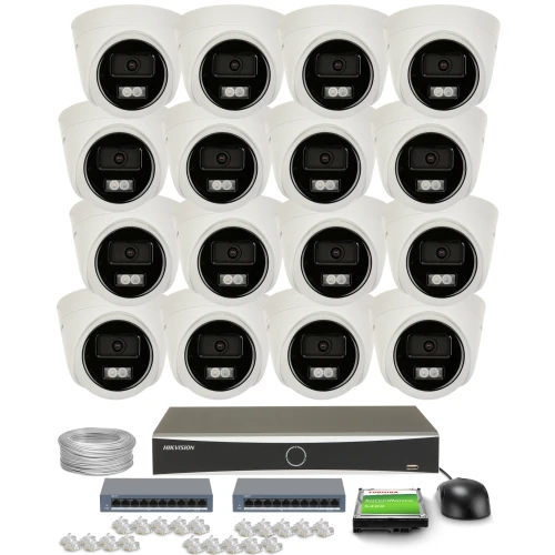 Zestaw do monitoringu składający się z szesnastu kamer kopułkowych, rejestratora, kabla, myszki oraz akcesoriów montażowych. Kamery są ułożone w czterech rzędach, a pozostałe elementy znajdują się poniżej.