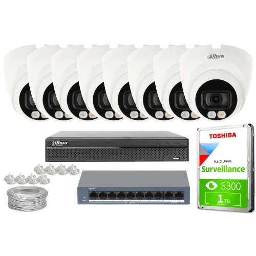 Zestaw do monitoringu składający się z ośmiu kamer Dahua, rejestratora, dysku twardego Toshiba o pojemności 1 TB, przełącznika sieciowego oraz kabli i złączek. Wszystkie elementy są ułożone na białym tle, prezentując kompletny system nadzoru.