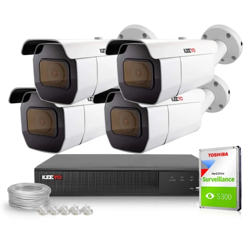 Zestaw do monitoringu IP składający się z czterech białych kamer KEEYO, rejestratora oraz dysku twardego Toshiba S300. W zestawie znajdują się również przewody i złącza do instalacji.