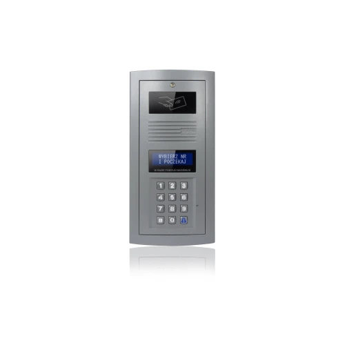 Cyfrowy domofon w metalicznej obudowie z klawiaturą numeryczną i wyświetlaczem LCD. Urządzenie posiada ikonę karty zbliżeniowej nad ekranem.